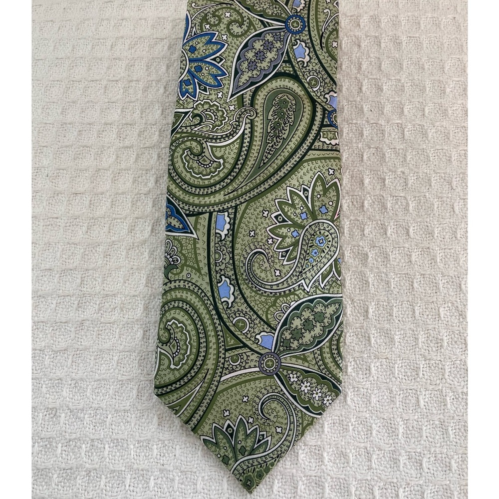 Geoffrey Beene 100% Silk Paisley Print Tie